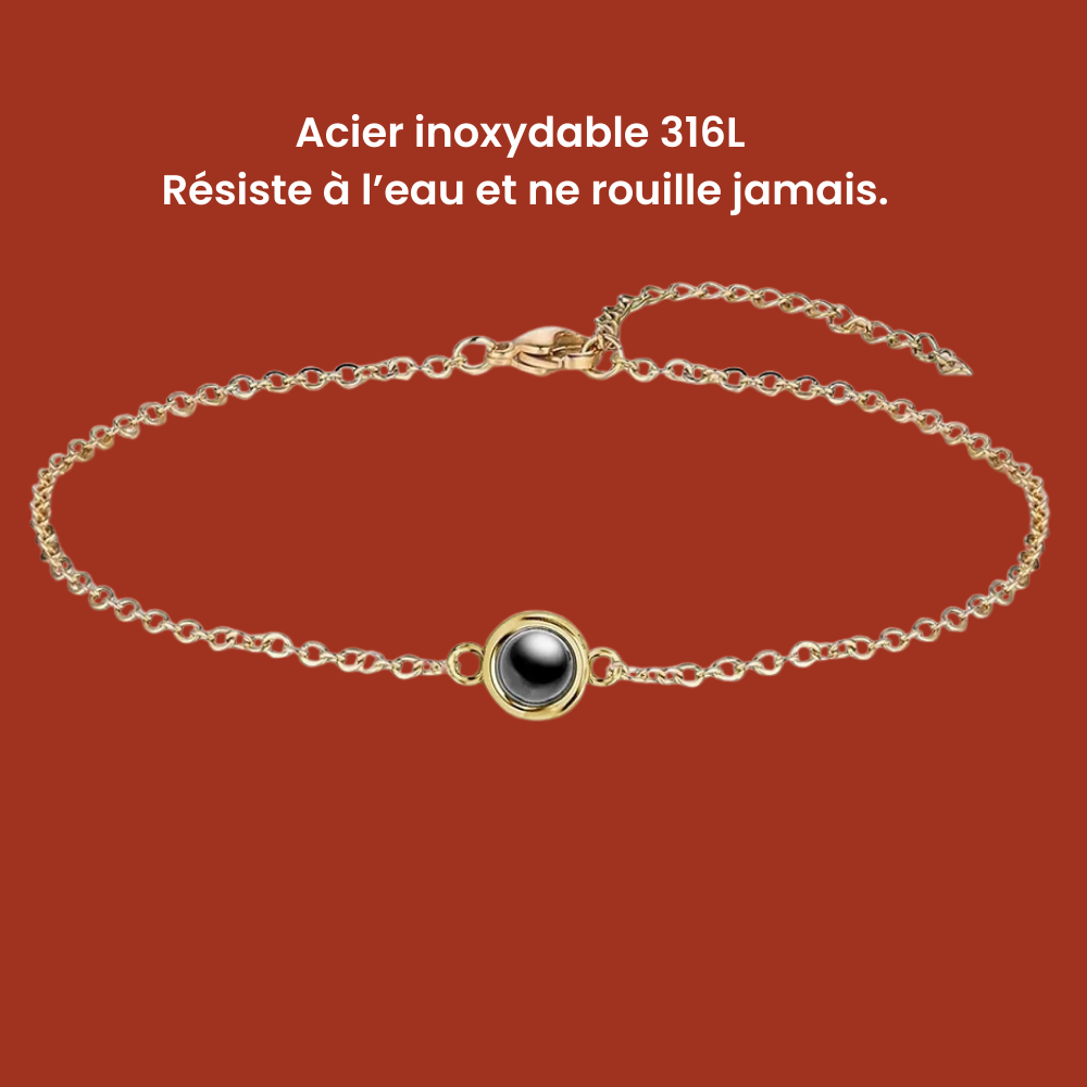 Détail d'un bracelet couleur or en acier inoxydable de haute qualité, garanti sans rouille et résistant à l'eau.