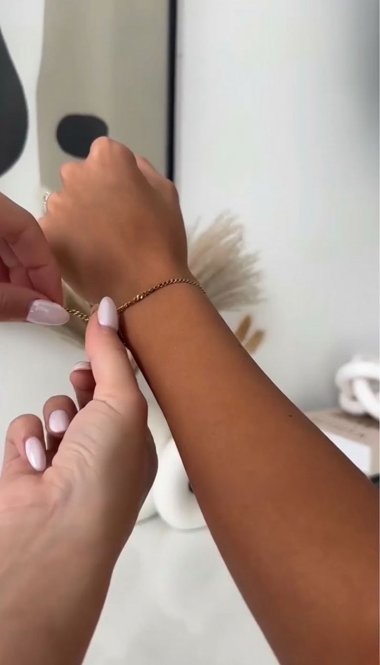 Ajustement longueur bracelet permanent au poignet étape 1